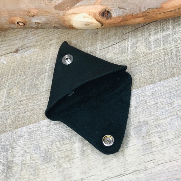 coin pouch triangle pebbled black oil tanned leather-water and scratch resistant - Picture 3 of 5